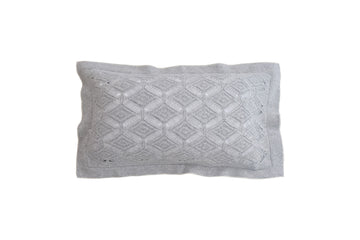 Cuscini in maglia di cashmere con punto 'Diamond Lace'